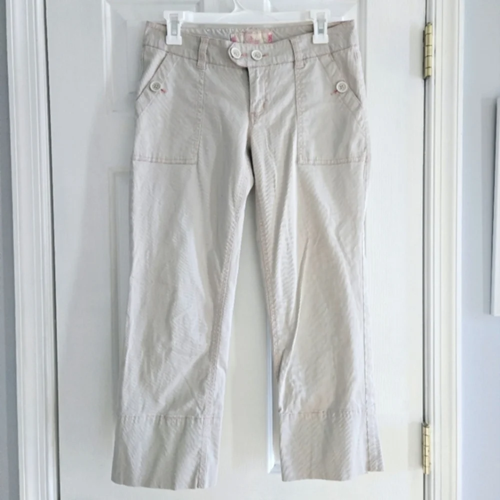 Plugg Size 9 Stylish Vintage Beige Cropped Pants
